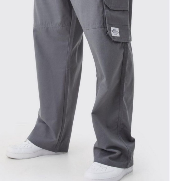 Boohoo man PLUS FIXED WAIST BRANDED RELAXED FIT CARGO TROUSERS Gray New size 42 - Picture 5 of 8